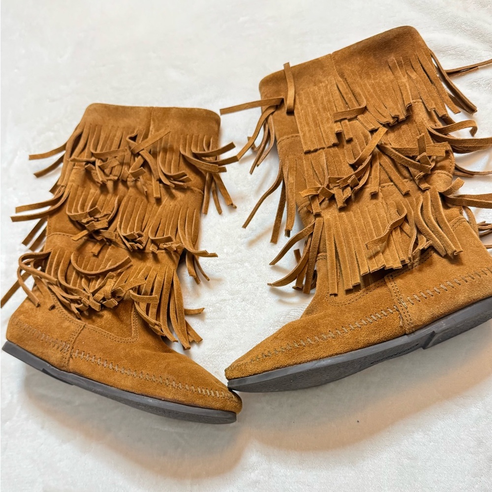 Minnetonka Fringe Suede Tan Boots